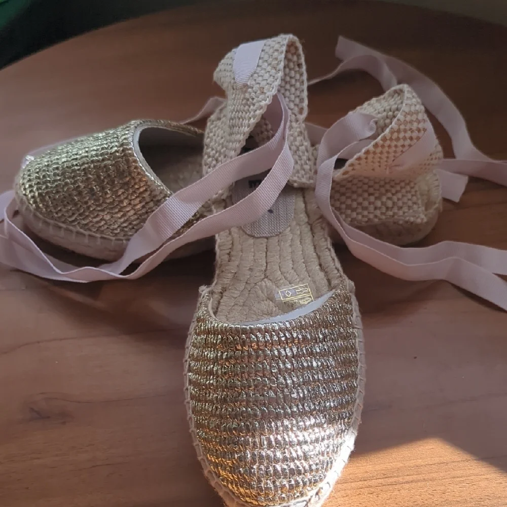 Manebi Elegant Gold Espadrille Flats with Ribbon Accents